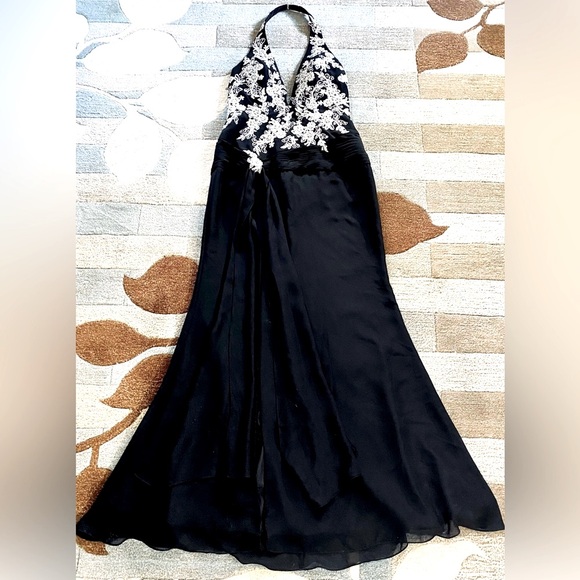 NWT Tiffany Designs Floral Embellished Plunging V-Neck Halter Gown Front Sash B2 - Picture 3 of 12